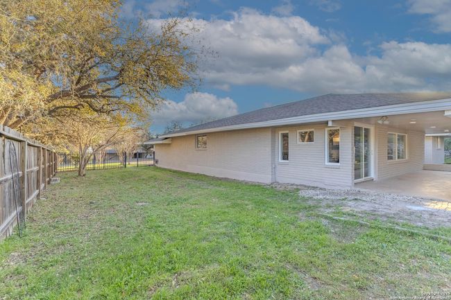 10215 Rafter O Trl, House other with 5 bedrooms, 2 bathrooms and null parking in Helotes TX | Image 33