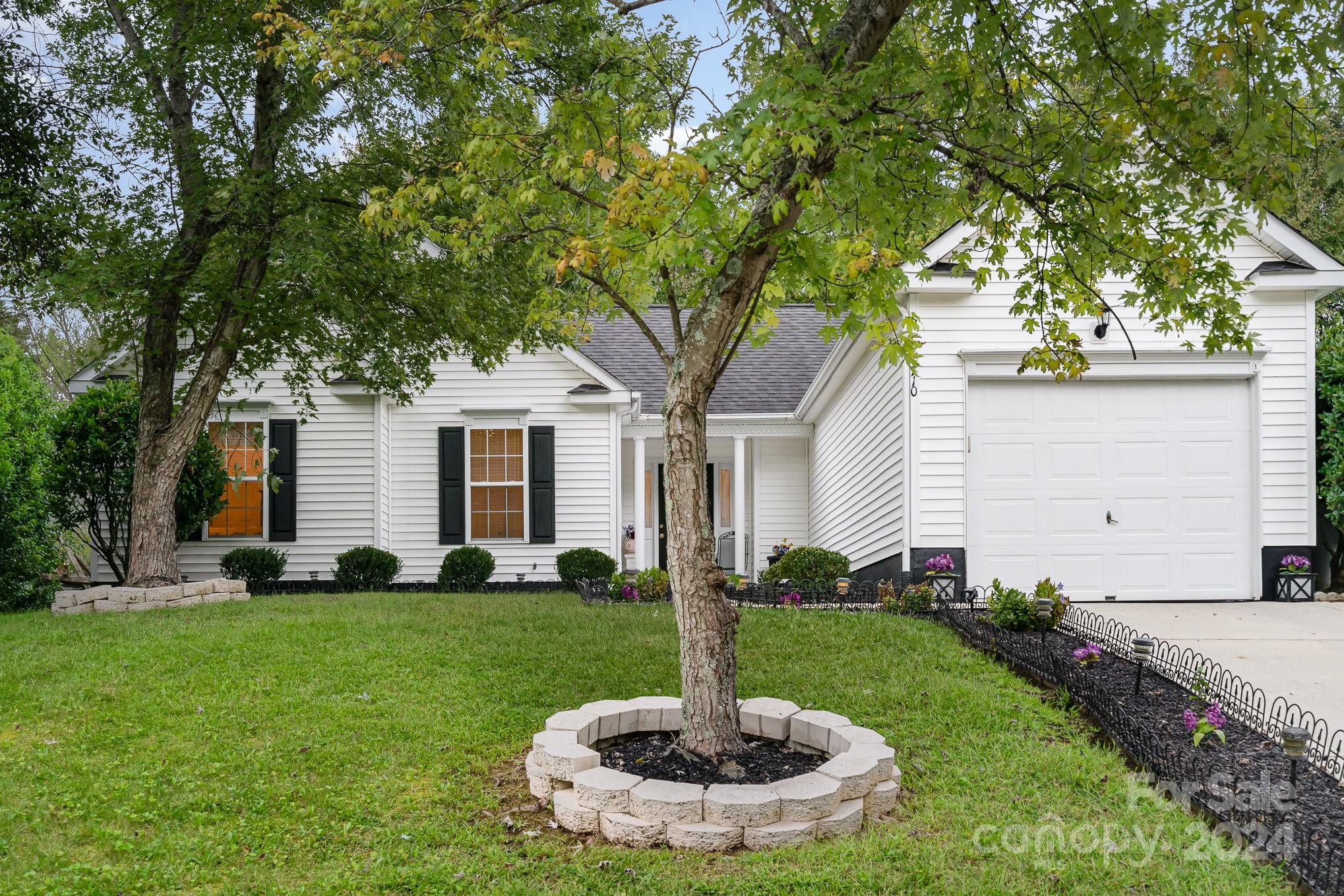 Colin Creek Ln, Charlotte, NC 28214