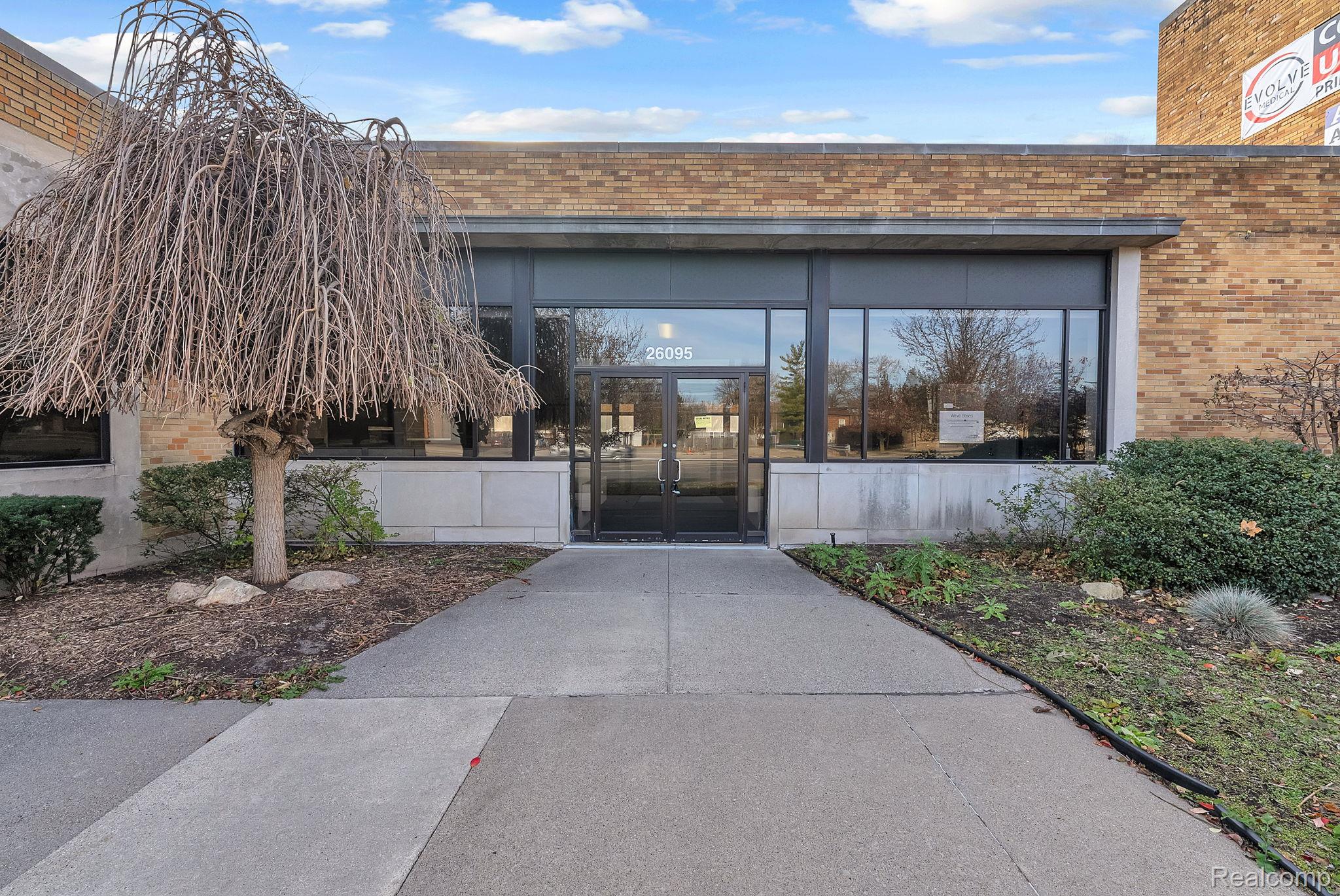 Commercial Lease in Redford Charter Township 2