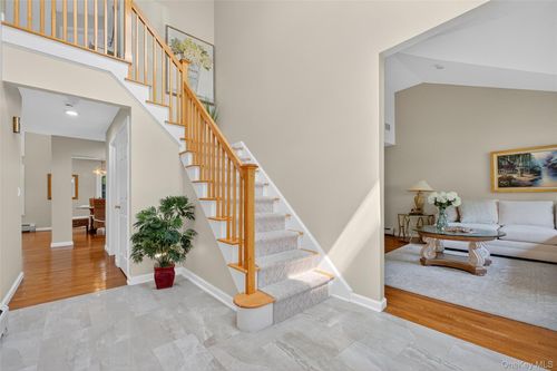 19 Redwood Dr, Somers, NY, 10589-1815 | Card Image