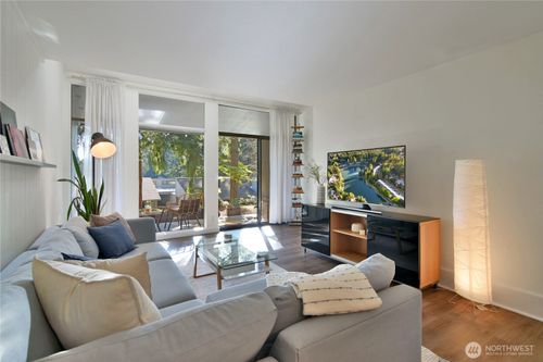 apt-229-6236 137th Pl Ne, Redmond, WA, 98052-9710 | Card Image