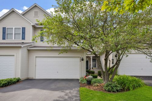 323 Fairmont Ct, St. Charles, IL, 60175-1070 | Card Image