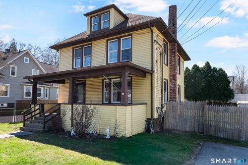 135 Atkins St, Meriden, CT, 06450-3403 | Card Image