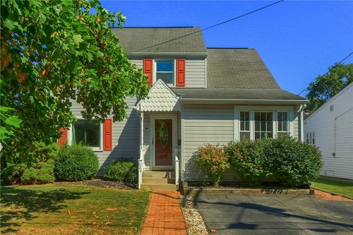 820 Plymouth Ln, Ellwood City, PA, 16117-1338 | Card Image