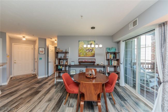 APT-225 - 23004 Chandlers Ln, Condo with 2 bedrooms, 2 bathrooms and null parking in Olmsted Falls OH | Image 9