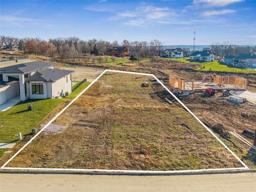 9606 Treehaven Dr, West Des Moines, IA, 50266-1333 | Card Image