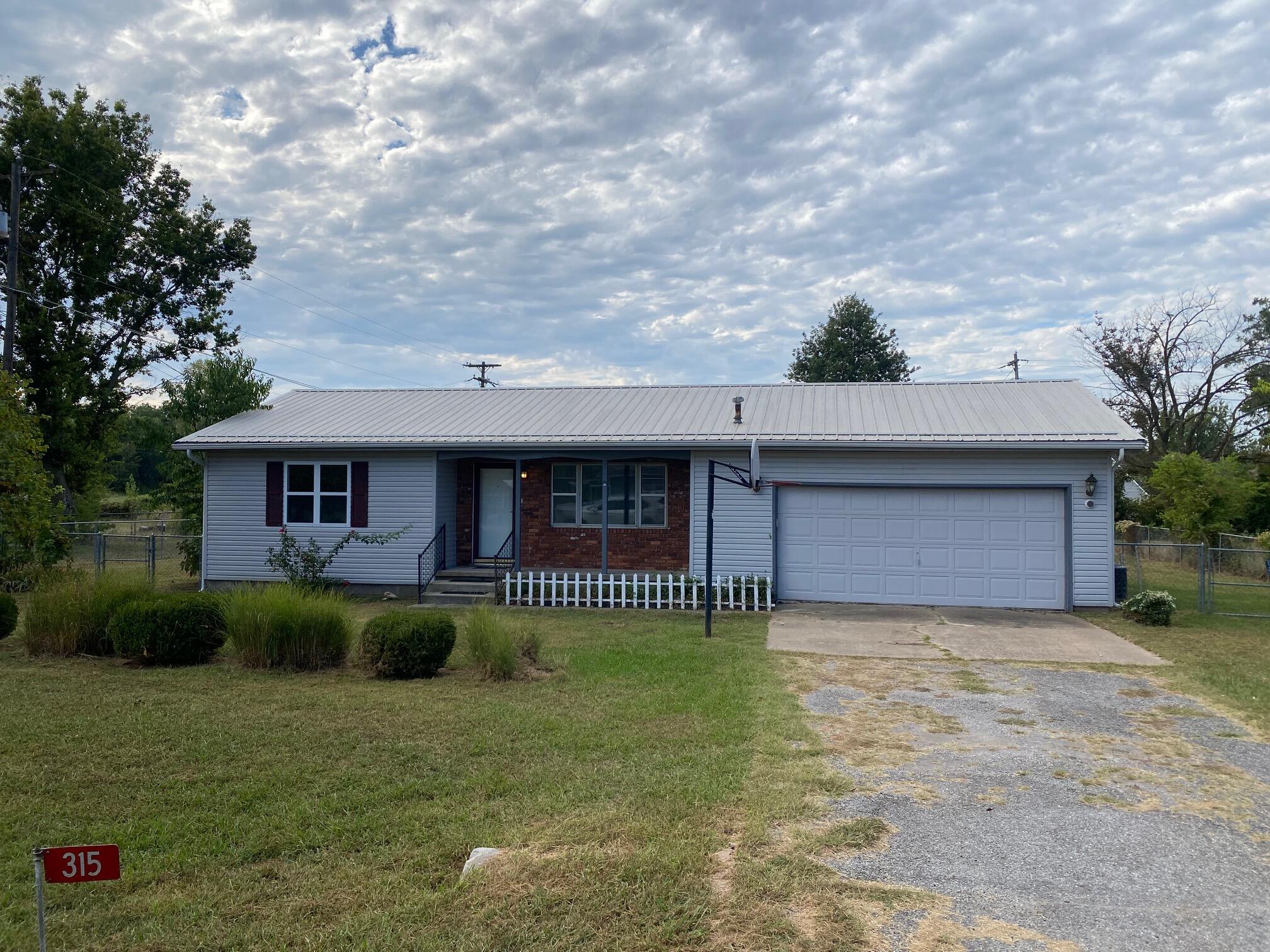 Nunnamaker St, Fairland, OK 74343