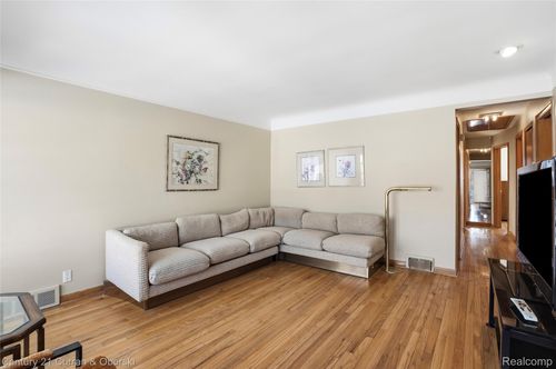 7517 Horger St, Dearborn, MI, 48126-1403 | Card Image