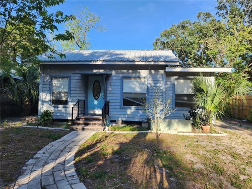 8211 N 10th St, TAMPA, FL, 33604-3205 | Card Image