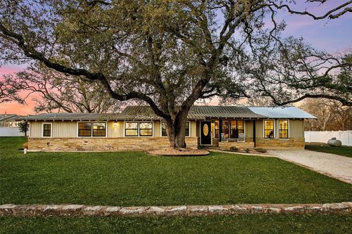 200 Creek Rd, Dripping Springs, TX, 78620-3438 | Card Image