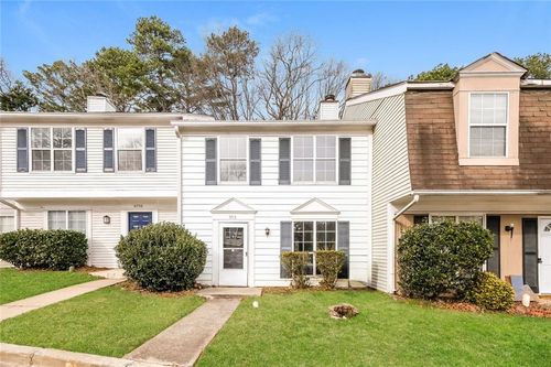 5713 Wells Cir, Stone Mountain, GA, 30087-5262 | Card Image