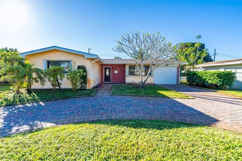 8430 Nw 15th Ct, Pembroke Pines, FL, 33024-4943 | Card Image