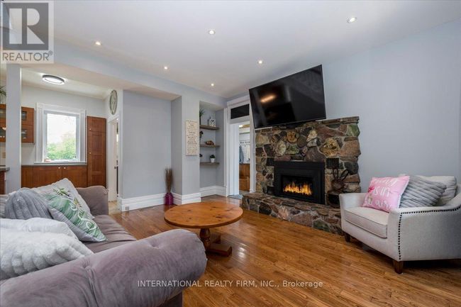 8061 Main St, House other with 3 bedrooms, 2 bathrooms and 3 parking in Everett ON | Image 5