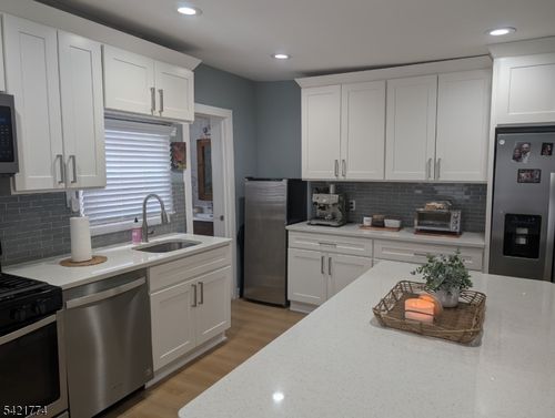 20 Dukes St, Kearny, NJ, 07032-2342 | Card Image