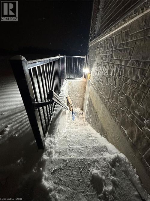 2 Austin Hewitt St, Kitchener, ON, N2R0T2 | Card Image