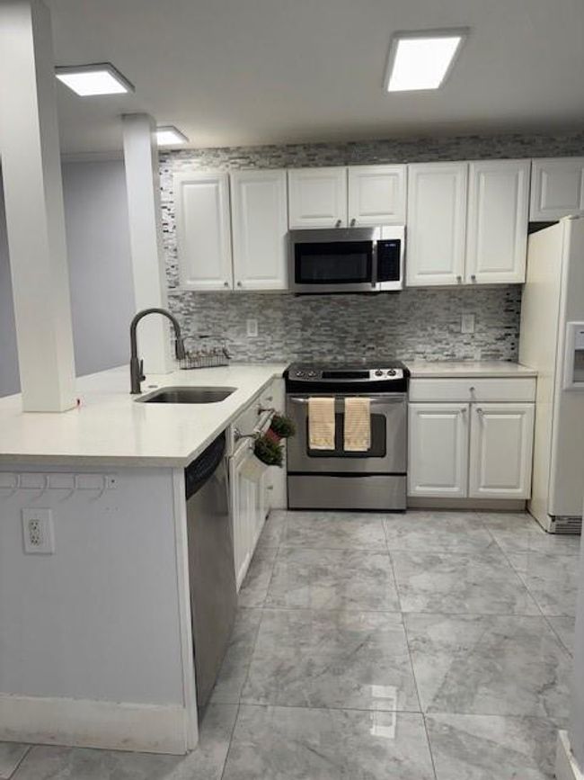 APT-4112 - 1830 N Lauderdale Ave, Condo with 1 bedrooms, 2 bathrooms and null parking in North Lauderdale FL | Image 11