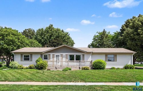 3504 E 33rd St Street, Sioux Falls, SD, 57103 | Card Image