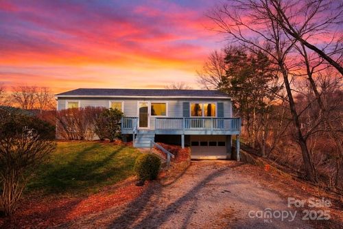 31 Stanley St, Candler, NC, 28715-9605 | Card Image