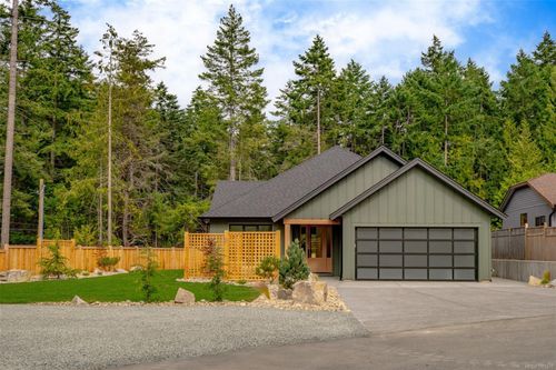 504 Juniper Dr, Qualicum Beach, BC, V9K1A9 | Card Image