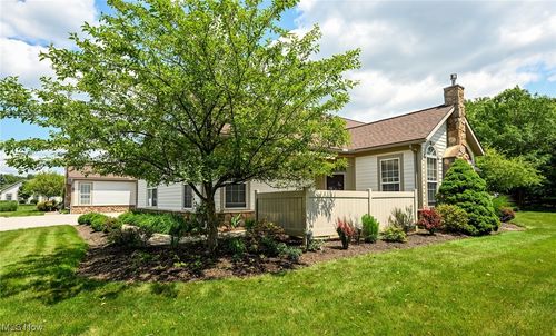 711 Crossings Cir, Tallmadge, OH, 44278-1252 | Card Image