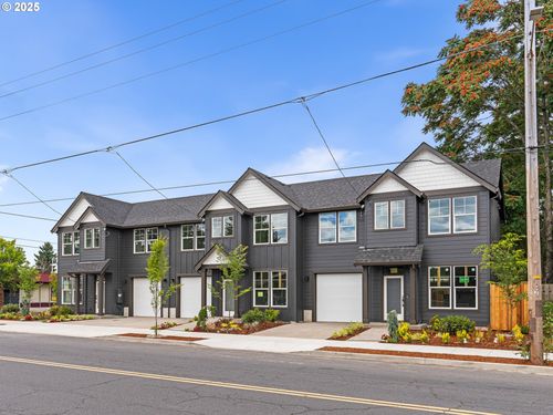 7423 Ne Fremont St, Portland, OR, 97213-5841 | Card Image