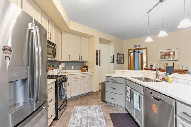 17-web-or-mls-2565 Franklin Ave 211-17.jpg | Image 9