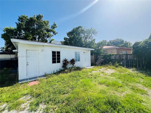 2-3072 Sw 16th St, Miami, FL, 33145 | Card Image
