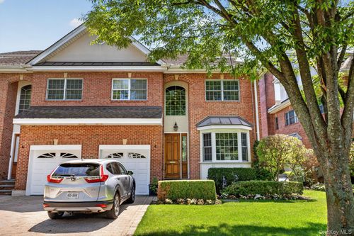 4C Nassau Dr, Great Neck, NY, 11021-1255 | Card Image