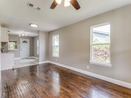 8121 W Elizabeth Ln, Fort Worth, TX, 76116-6323 | Card Image