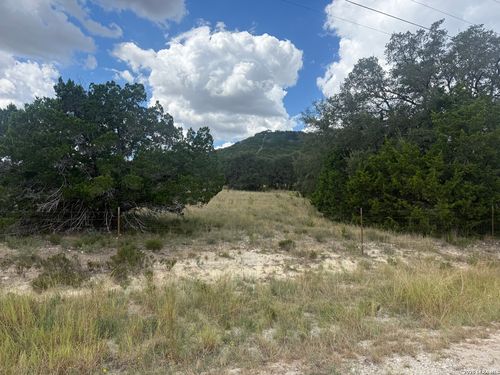000 Bear Creek Rd, Pipe Creek, TX, 78063 | Card Image