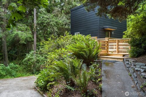 8038 Island Ct, Clinton, WA, 98236-9221 | Card Image