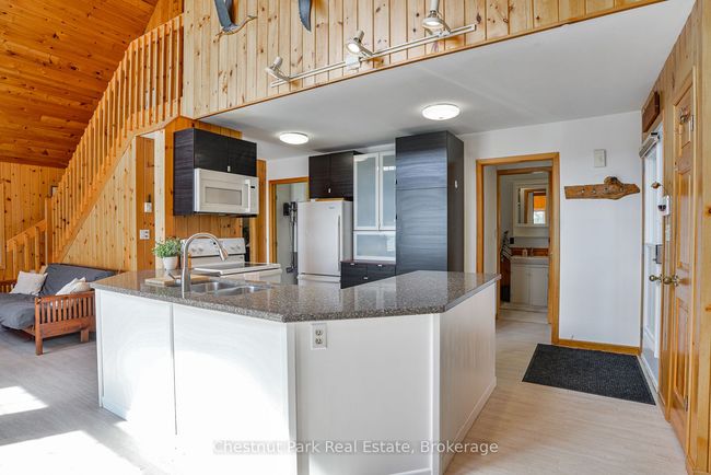 1037 Fire Route 20 G, House other with 4 bedrooms, 3 bathrooms and 5 parking in Gravenhurst ON | Image 9