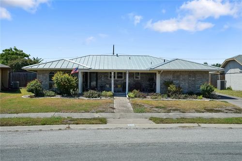 933 Egyptian Dr, Corpus Christi, TX, 78412-3721 | Card Image