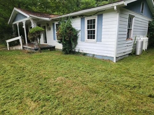 128 Davis And Smith Rd, Manchester, KY, 40962-8939 | Card Image