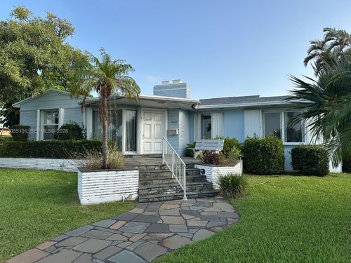 803 N Southlake Dr, Hollywood, FL, 33019-1628 | Card Image