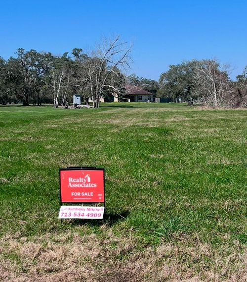 562 Mill Rd, Angleton, TX, 77515-9222 | Card Image