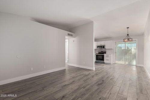 96-3120 N 67th Ln, Phoenix, AZ, 85033-4653 | Card Image