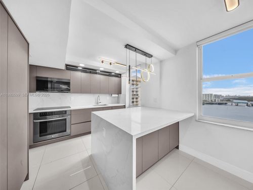 2004-301 174th St, Sunny Isles Beach, FL, 33160-3238 | Card Image