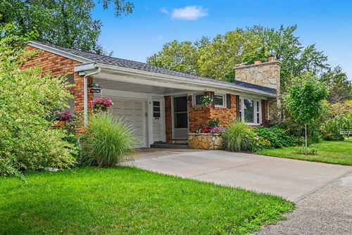 32 Cherry St, Holland, MI, 49423-4718 | Card Image