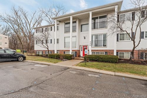 apt-84-420 Baldwin Ave, Rochester, MI, 48307-2117 | Card Image