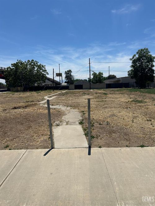 823-821 Kentucky St, Bakersfield, CA, 93305-4443 | Card Image