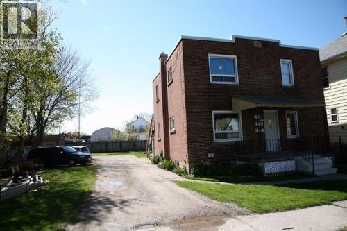 115 Brock St N, Sarnia, ON, N7T5Y9 | Card Image