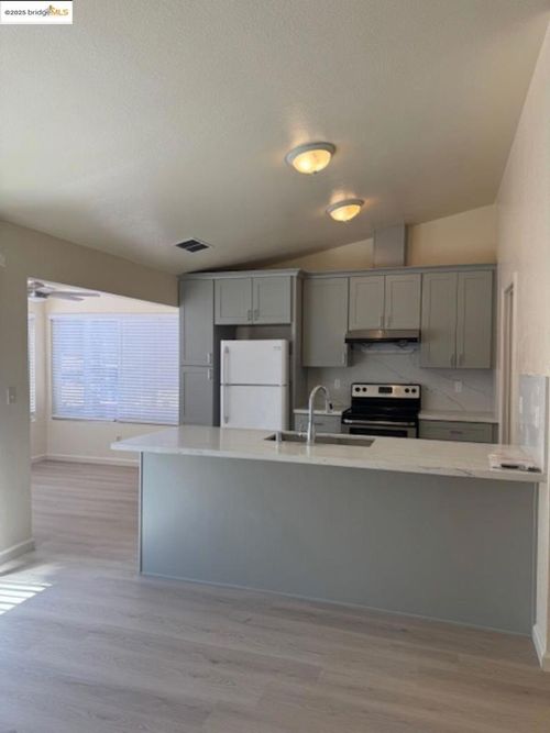 3323 Blythe Dr, Antioch, CA, 94509-5973 | Card Image