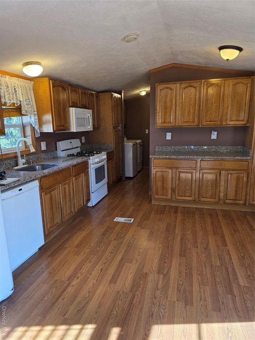 apt-313-26 Cooper Rd, Poughkeepsie, NY, 12603-1664 | Card Image