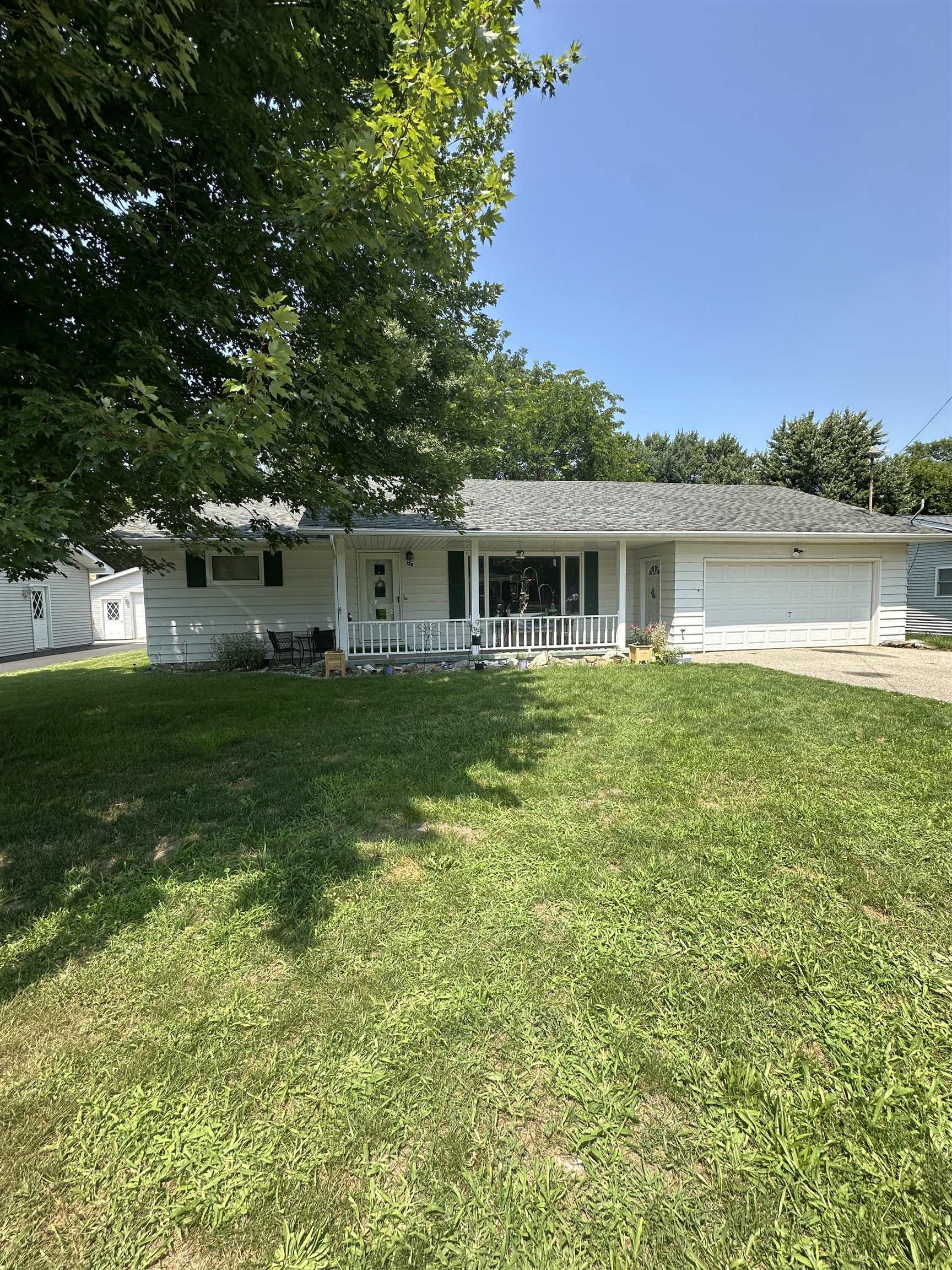 Summit St, Breckenridge, MI 48615