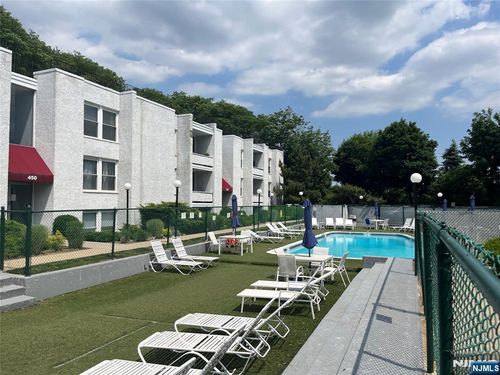 456 River Rd, Nutley, NJ, 07110-3622 | Card Image