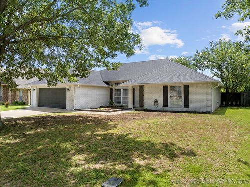 1605 Southern Hills Dr, Ardmore, OK, 73401-9065 | Card Image