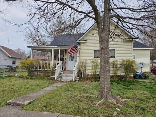 33 W Saint Louis St, Aurora, MO, 65605-1747 | Card Image