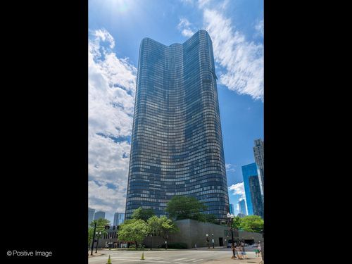 4901-12-505 N Lake Shore Dr, Chicago, IL, 60611 | Card Image