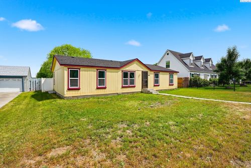 7107 Gregory Place, Yakima, WA, 98908 | Card Image